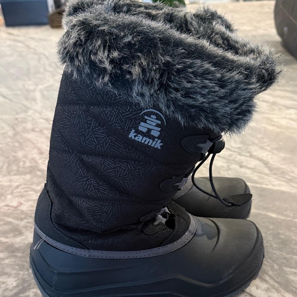 Kamik Black Snow Boots with Gray Fur